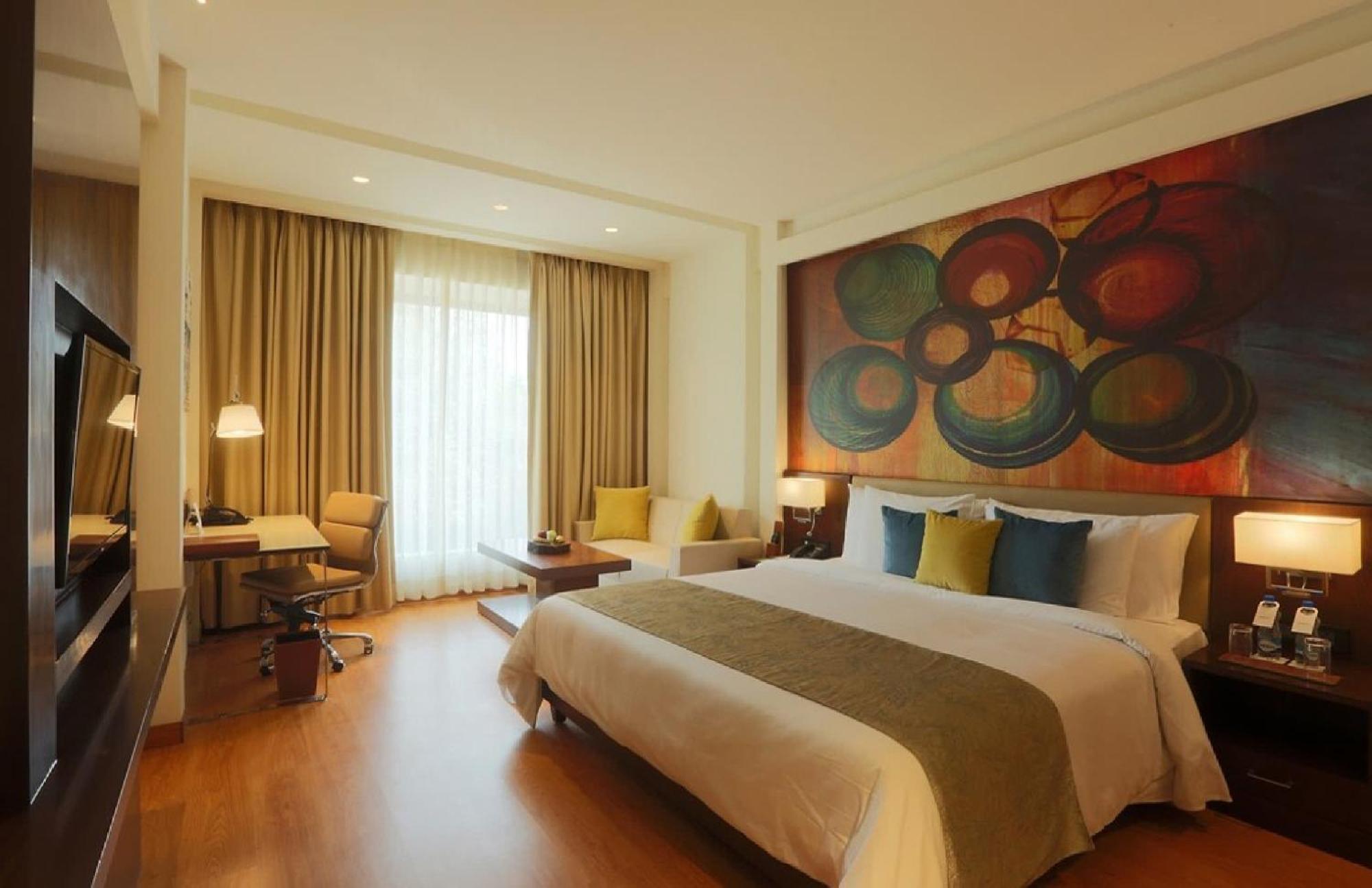 Hotel The Luxury Delhi Airport 4*