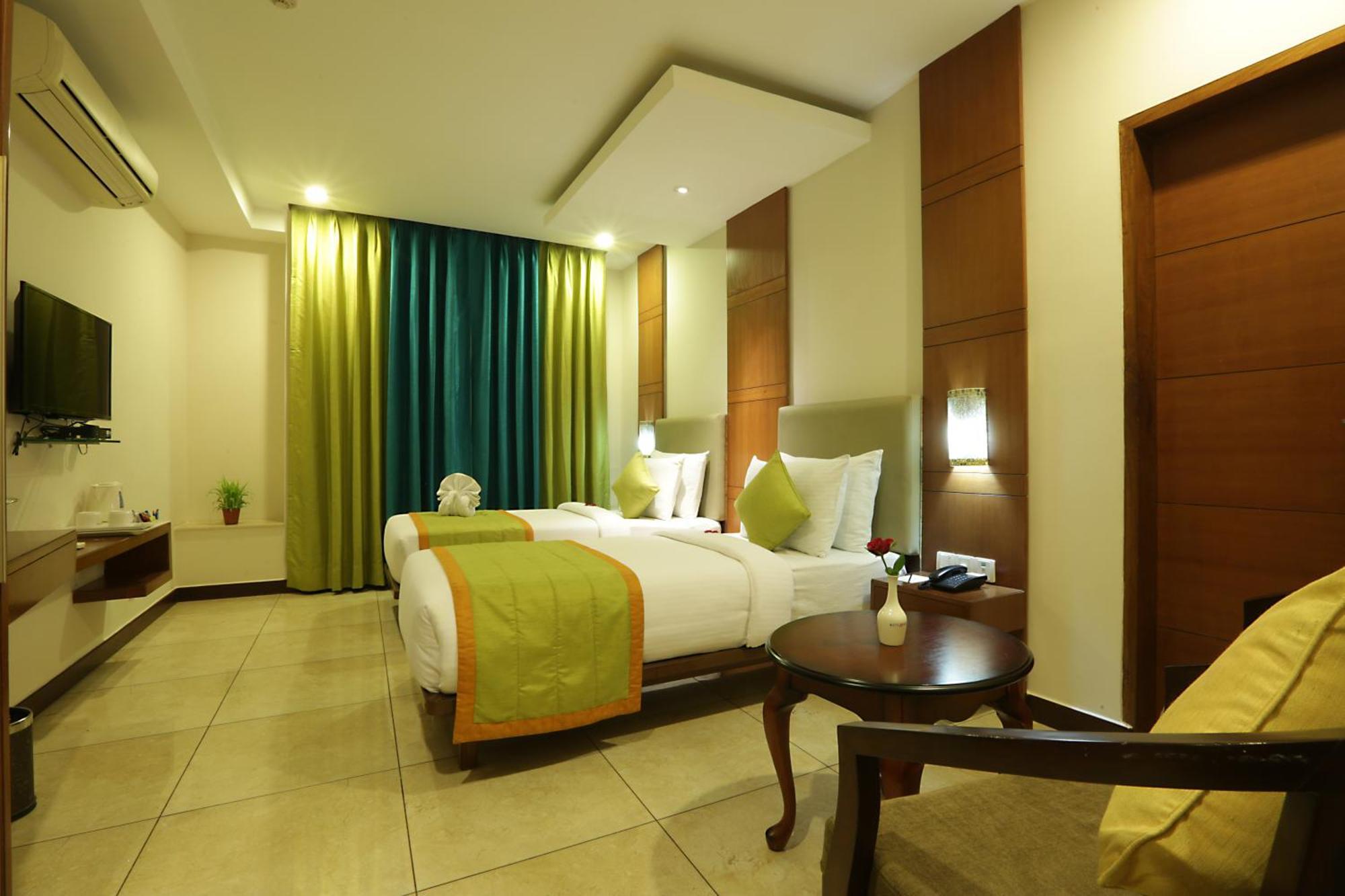 The Luxury Delhi Airport 4*