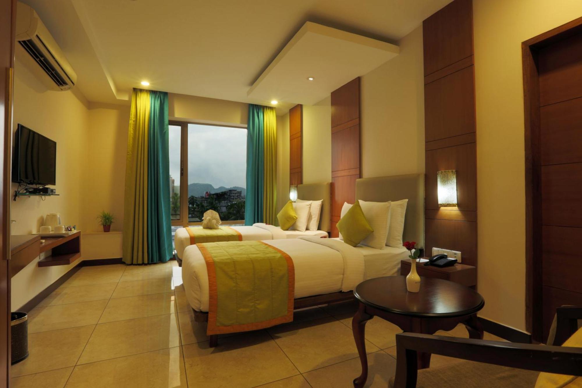 The Luxury Delhi Airport Hotel 4*