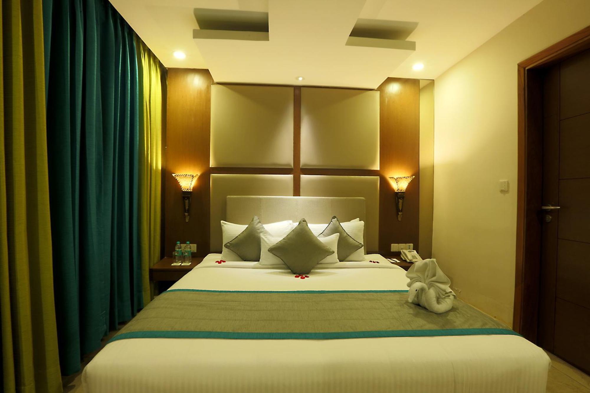 Hotel The Luxury Delhi Airport 4*